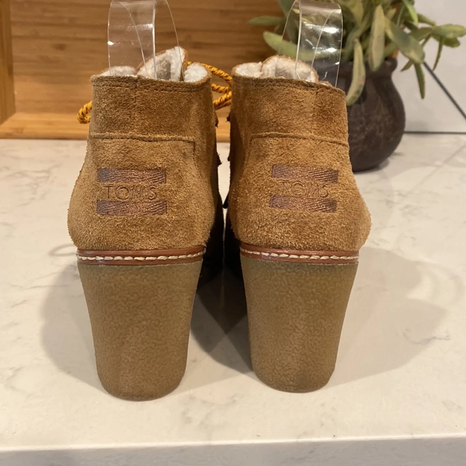 Toms Kala Wedge Desert Booties suede Sherpa lined warm winter snow size 7 - Image 2