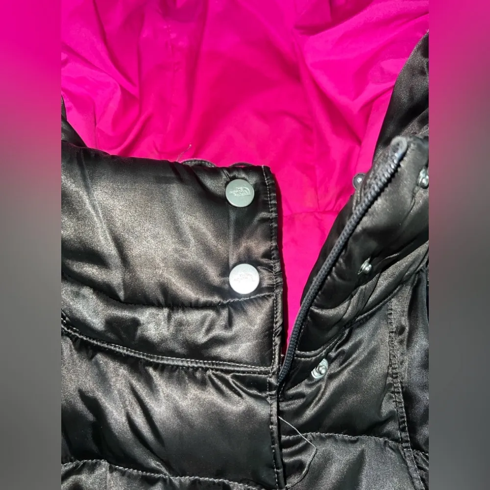 North Face black and pink hooded goose down 550 puffed vest - Image 4