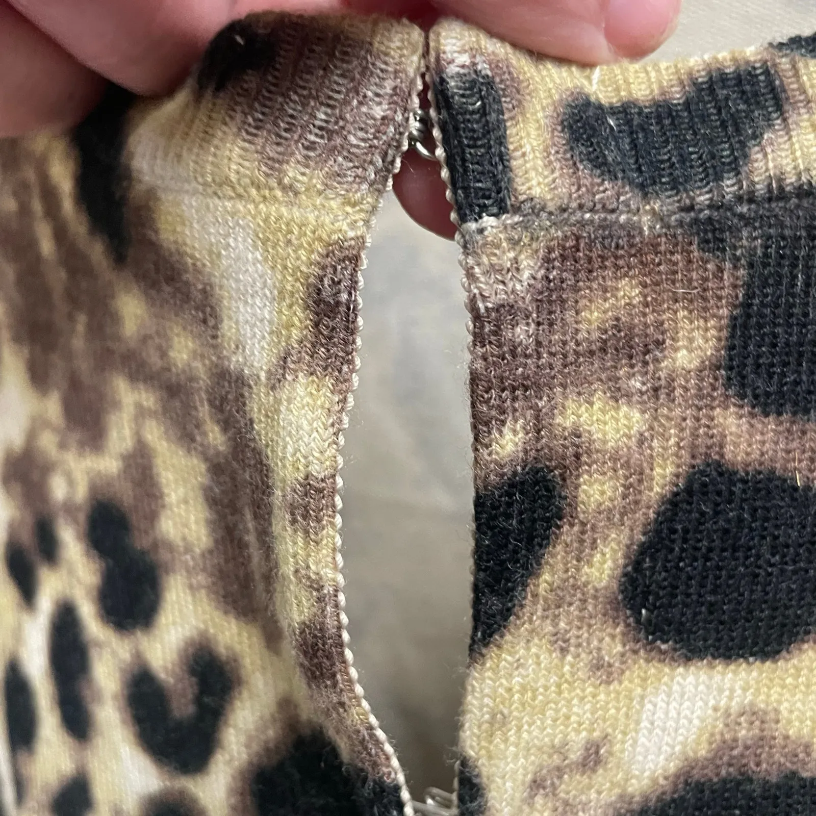 Karen Kane Cheetah Cardigan Sweater Sequin Bow Size Large Lightweight - Image 4