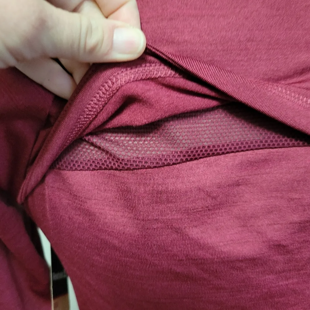 Reebok Cranberry ¼ Zip Cold Weather Compression Shirt Size Small - Image 7