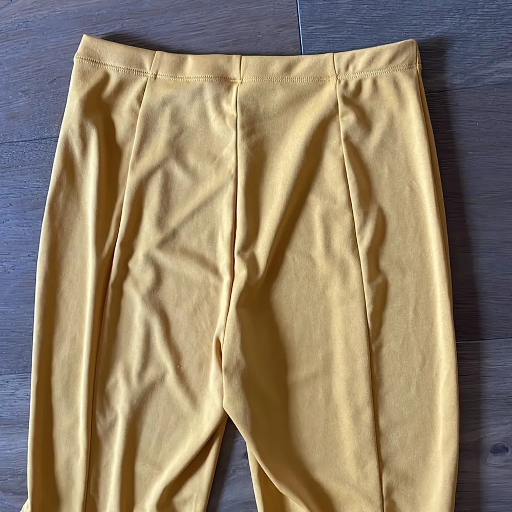 Super Fun Mustard Yellow Ruffle Bell Bottoms Size Medium - Image 11
