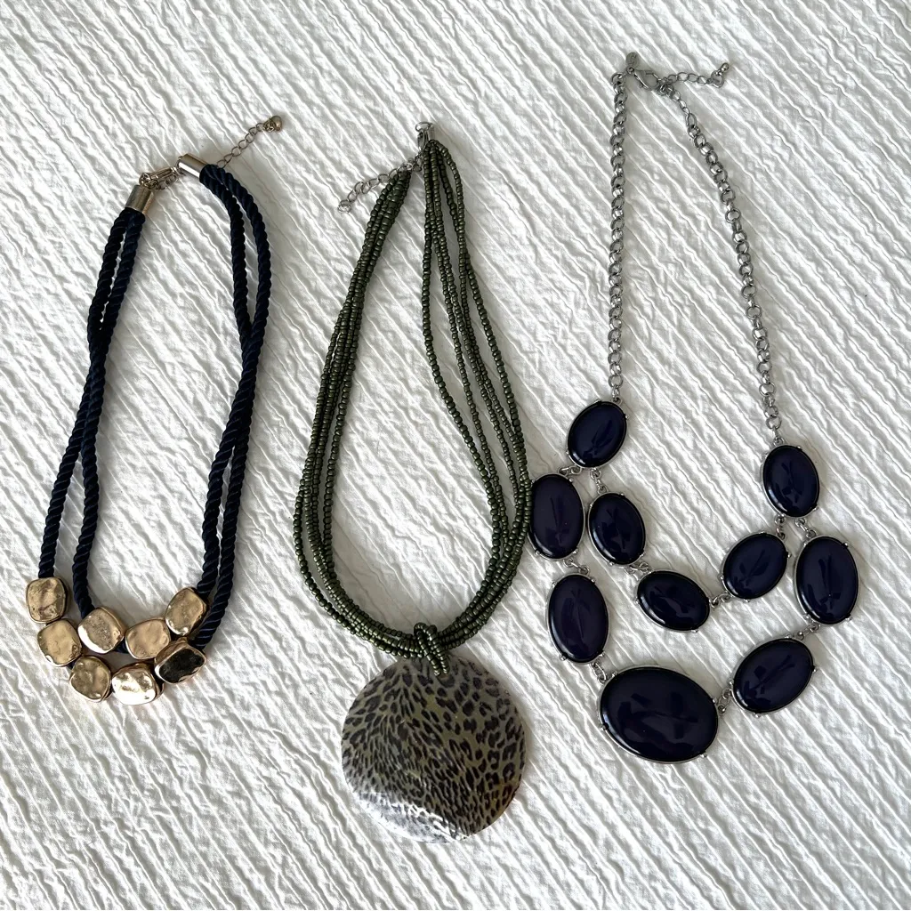 Necklace bundle of 3 navy, gold, green, shell - Image 14