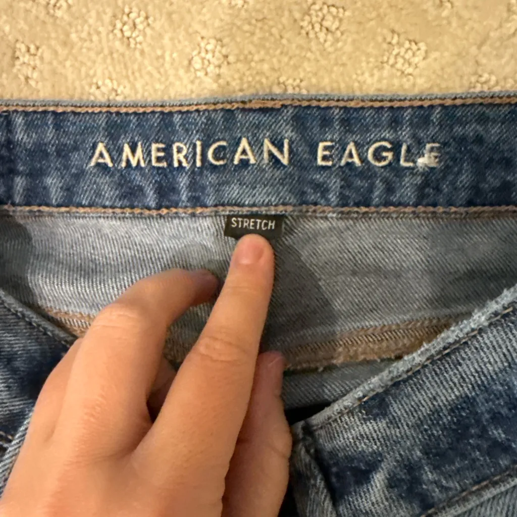 American Eagle Distressed High Rise Jeans Women’s 0 Short Blue Ripped Raw Hem - Image 4