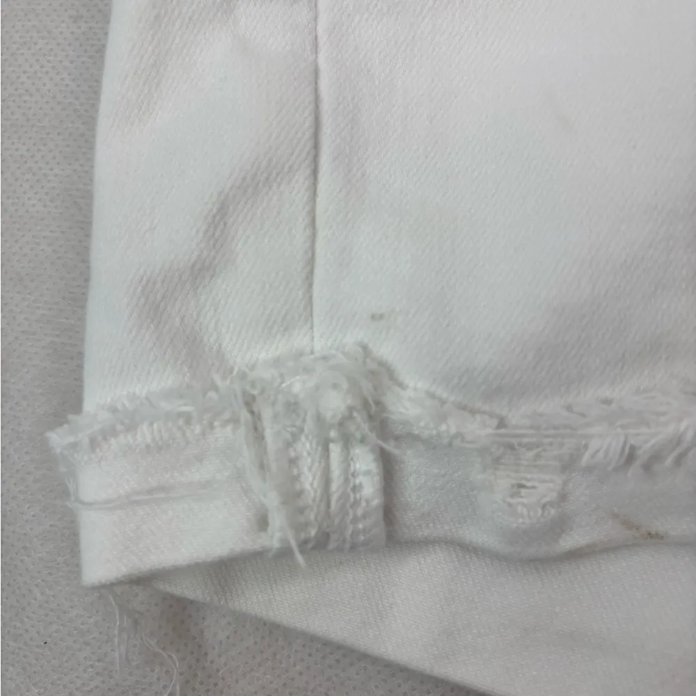 American Eagle Outfitters 6 28 Hi V-Rise Shortie Distressed Denim  Shorts White - Image 3