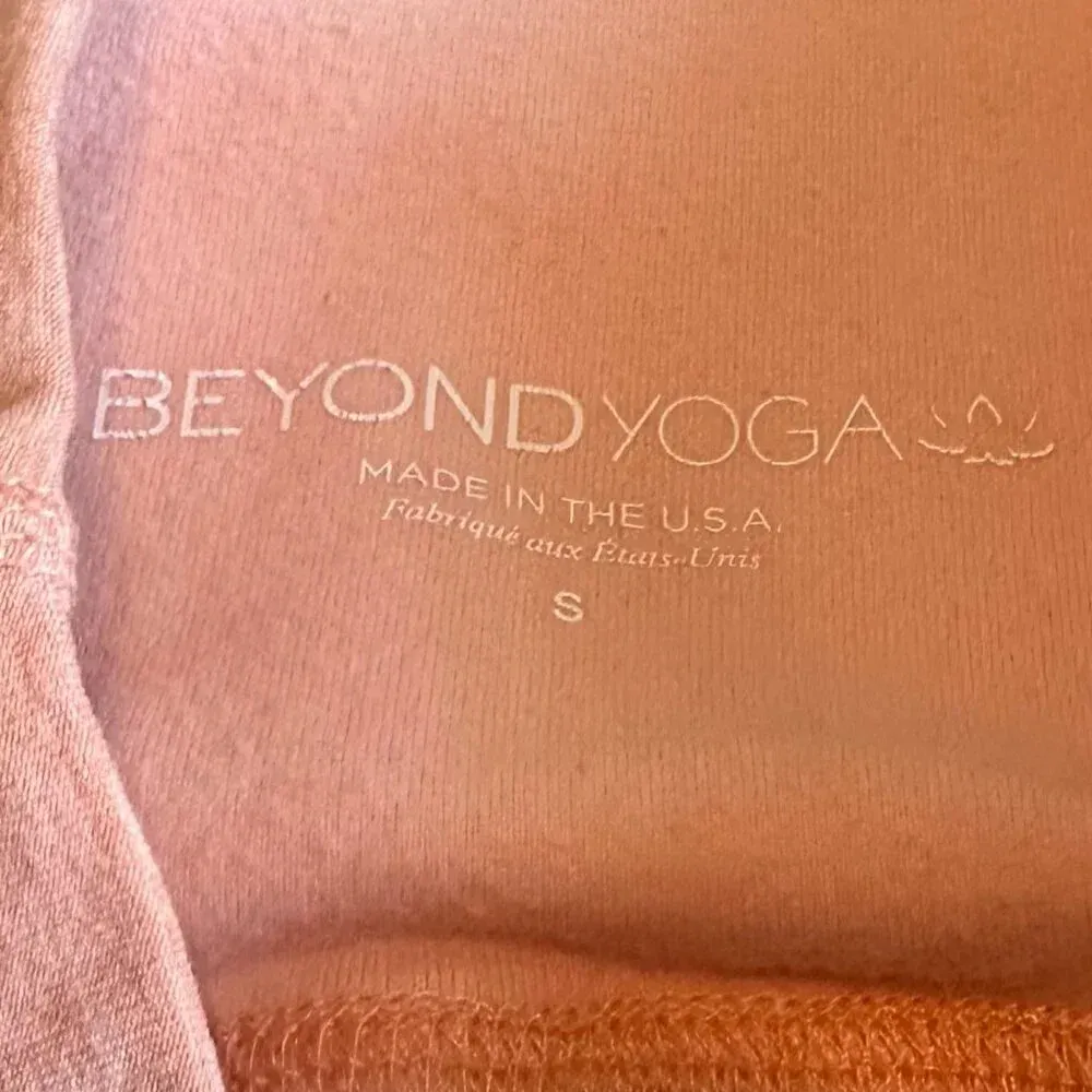 Beyond Yoga Capri Leggings Cutout Embroidered Floral Leg Detail Size Small Women - Image 12