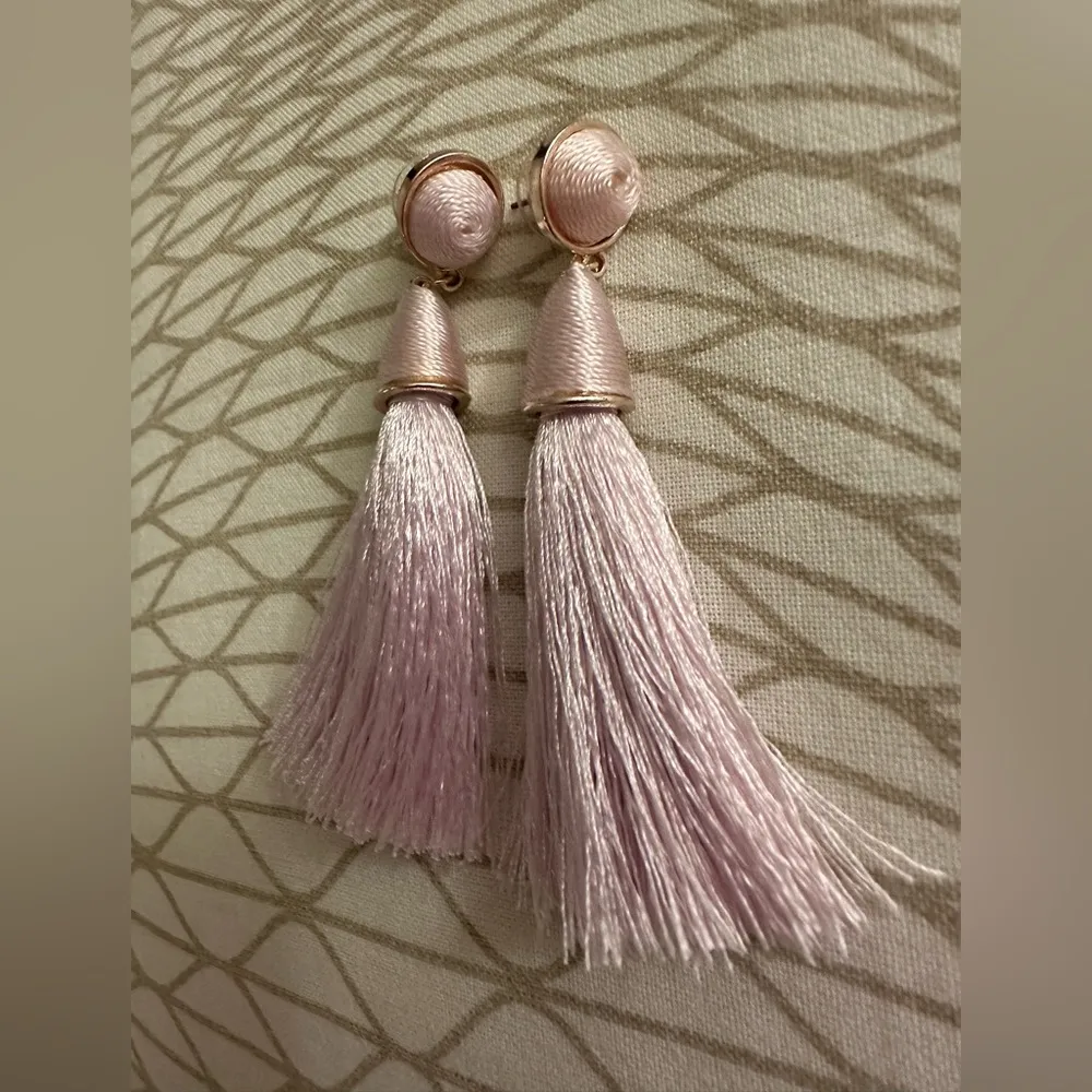NWOT  Tassel Earrings Lightweight Pale Orchid/Lavender Color - Image 2