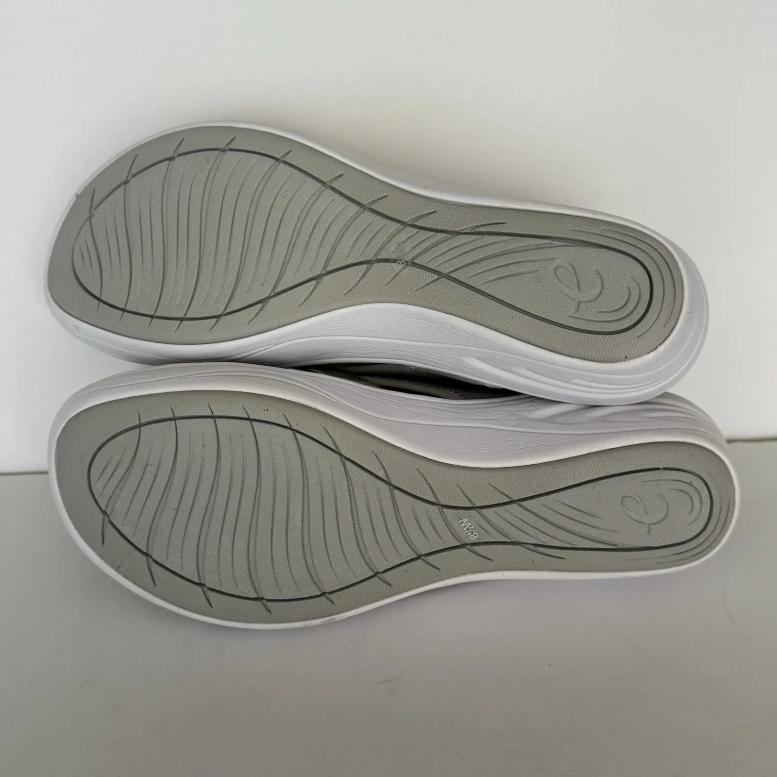 Easy Spirit Sandal Maize Slingback Women 8.5 W Gray Stretch Casual Wedge Neutral - Image 8