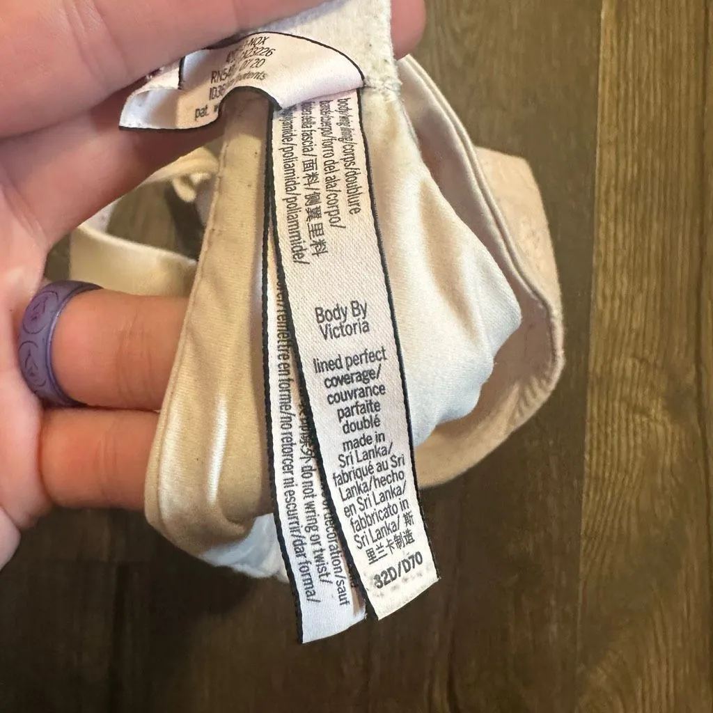 Victoria’s Secret Body soft lined perfect coverage 32D bra - Image 3