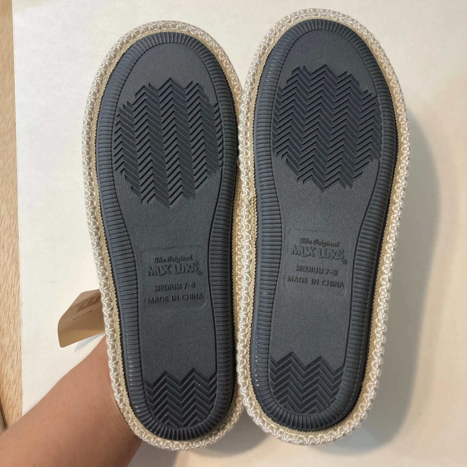 NWT Muk Luks The Original Memory Foam Cross Over Honey Wheat Tan Slippers Shoes Size 8 - Image 5