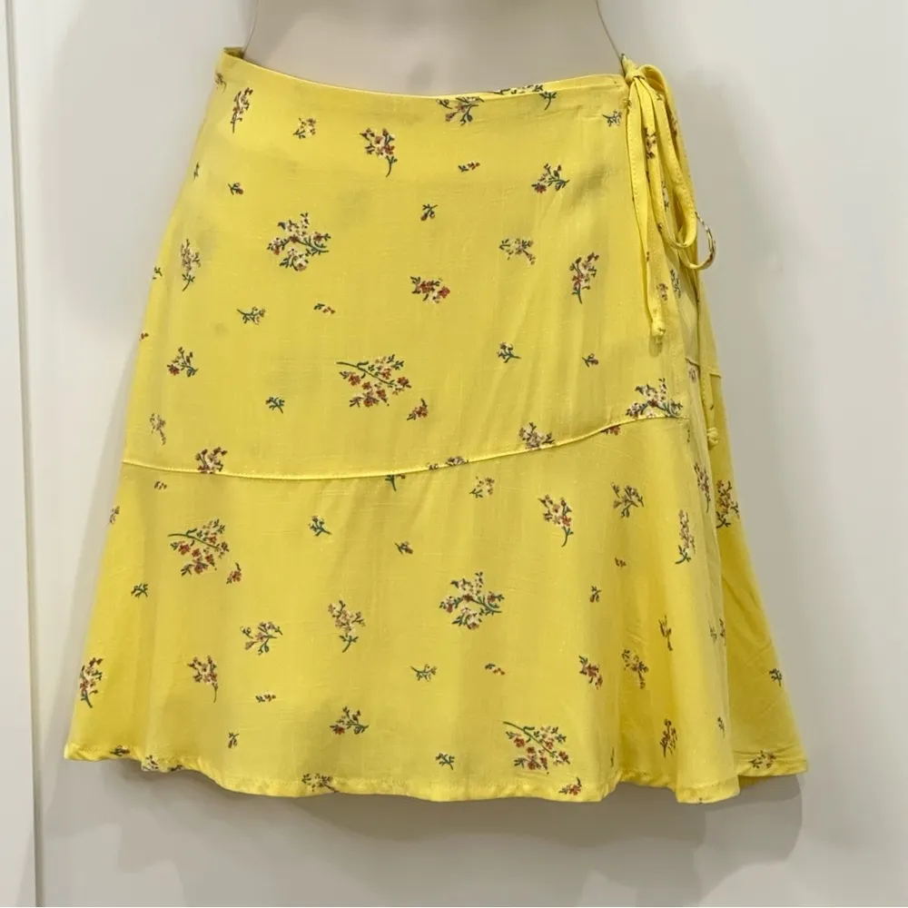 Ten Sixty Sherman Mini Skirt Floral Print Wrap Butter Yellow Size Medium Spring - Image 2