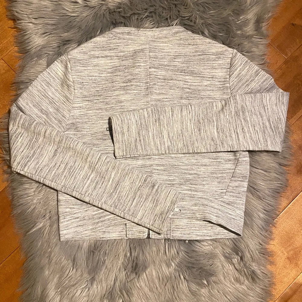 Fabletics Magnolia Heather Gray Crop Jacket Size Small - Image 4