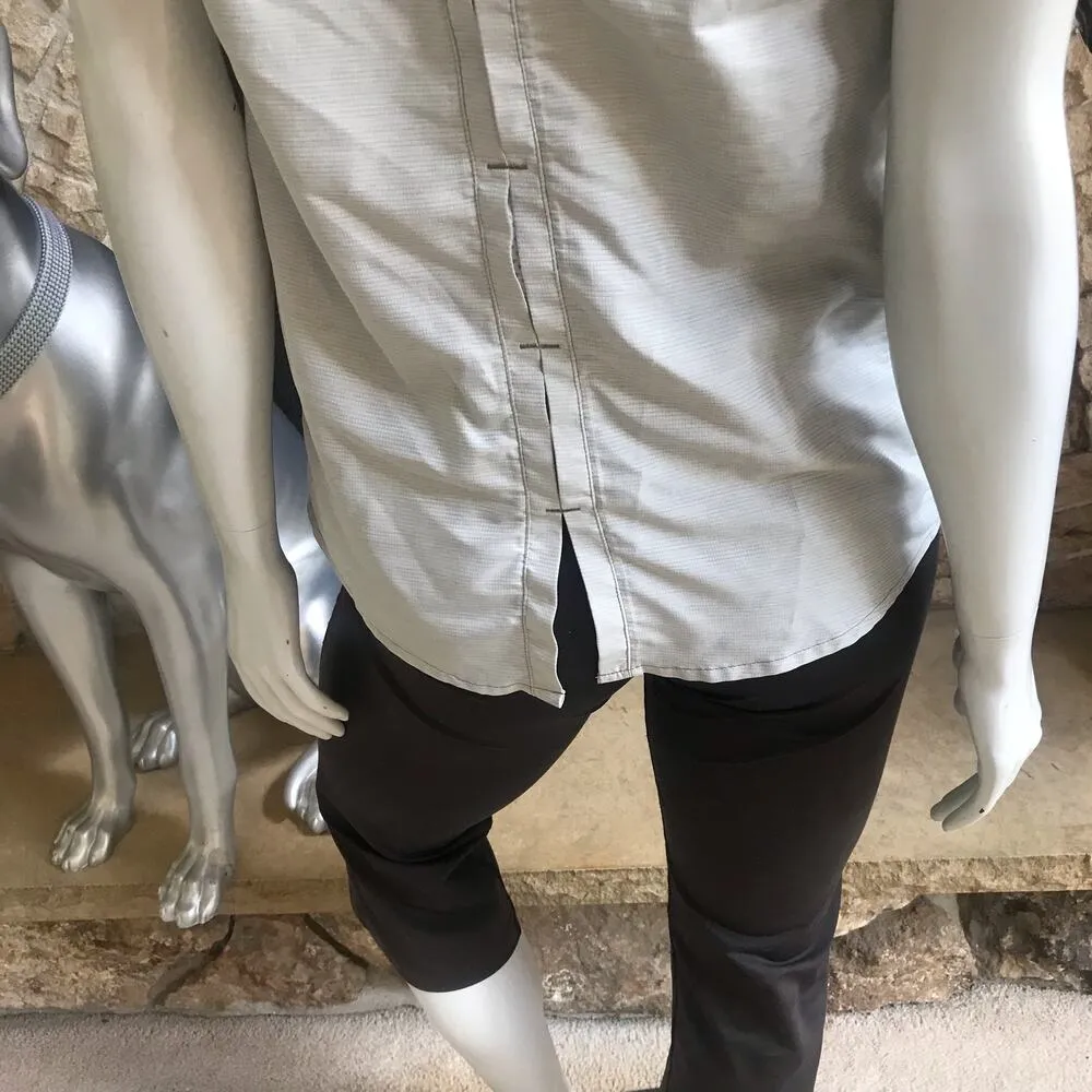 Mountain Hardwear Button Down Gray Short Sleeve Hiking Shirt Women's Size Small - Image 4