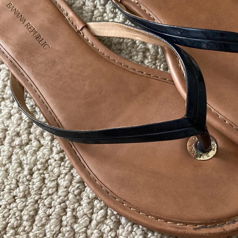 Banana Republic Leather Casual Flip Flops Tan and Blue Sandals Chic Size 8 GUC - Image 4