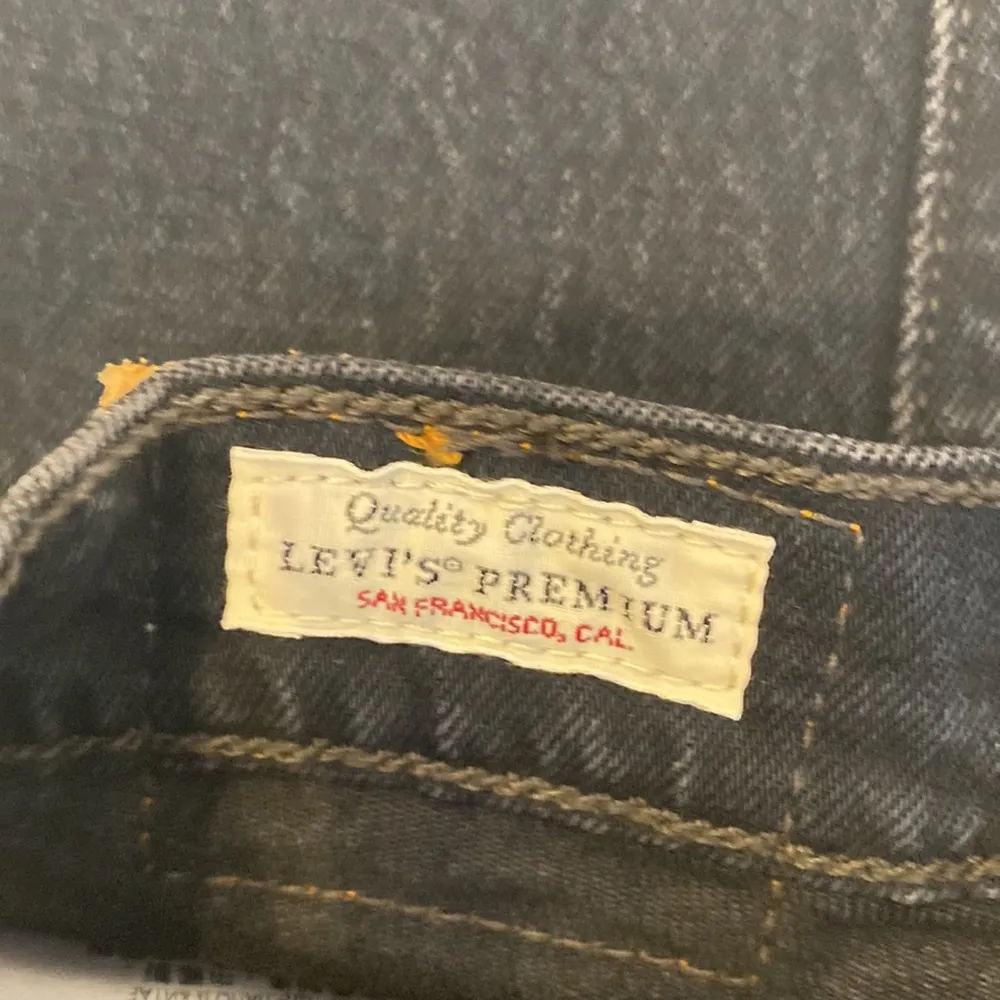 Levi’s Women’s Black 501 Distressed High Rise Denim Jeans EUC Sz 28 Short Cotton - Image 5