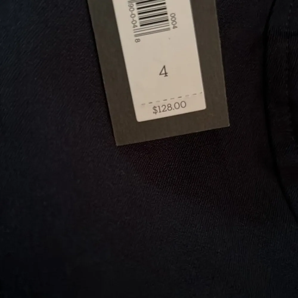 Banana Republic NWT Navy Scalloped Hem V-Neck Dress size 4 - Image 8