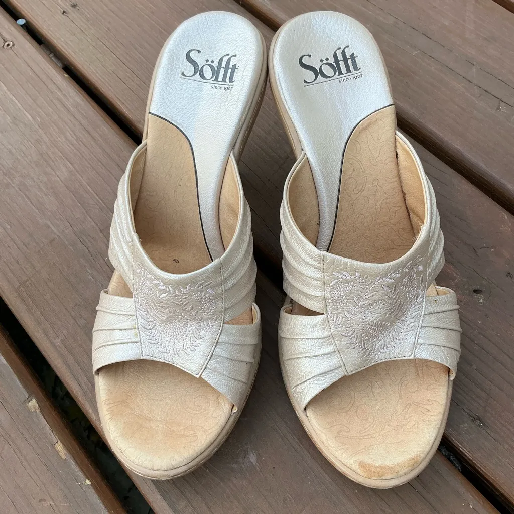 Soft leather slide in sandals 🌸🌸 Size 9.5 - Image 3