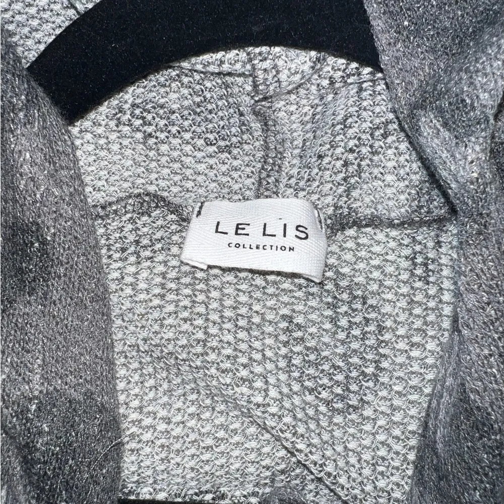 Le lis  Hooded Pullover - Image 4