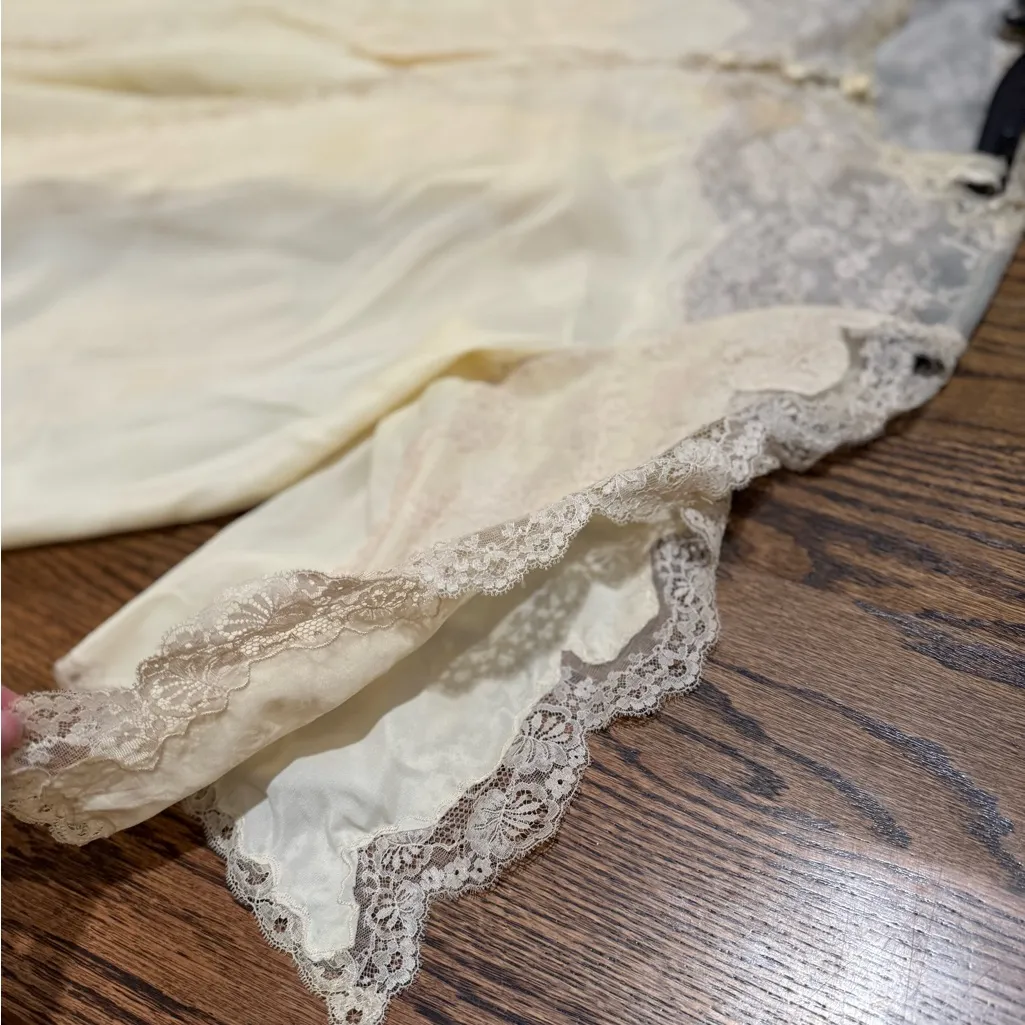 Christian Dior Vintage Satin and Lace Cream White Slip Dress and Robe - Image 13