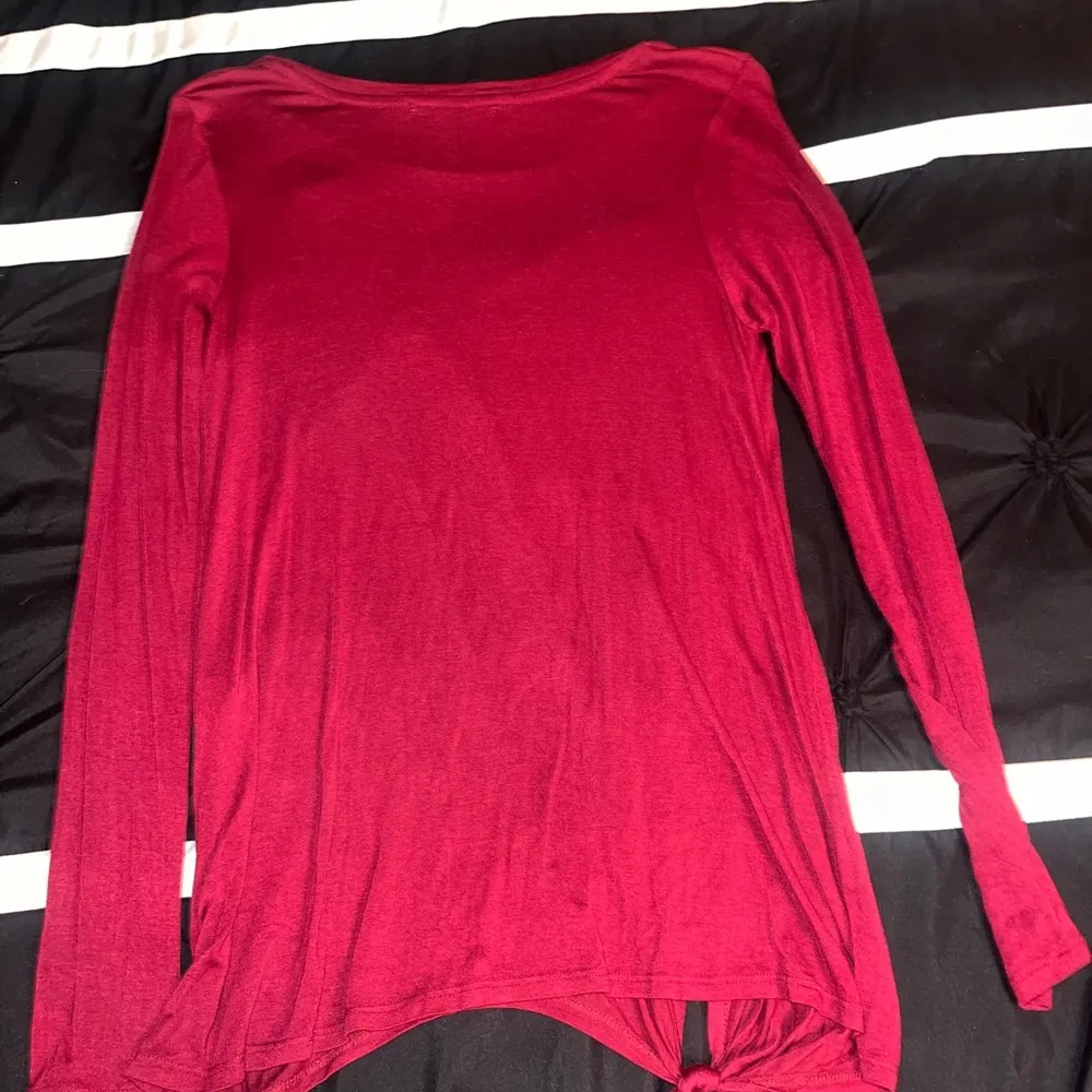 Women’s maroon top - Image 3