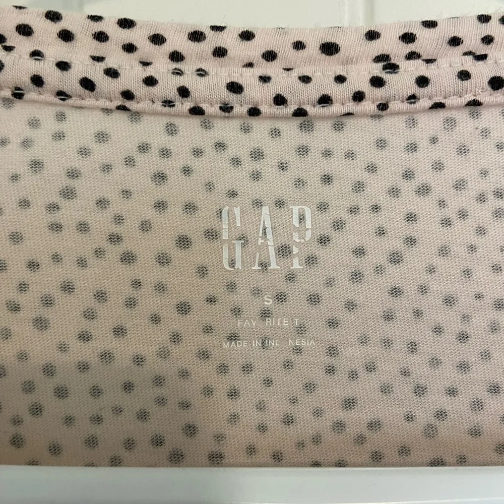 GAP women’s spotted‎ round neck tshirt — small - Image 3