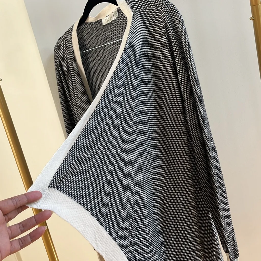 RD Style  open front sweater size Medium - Image 5