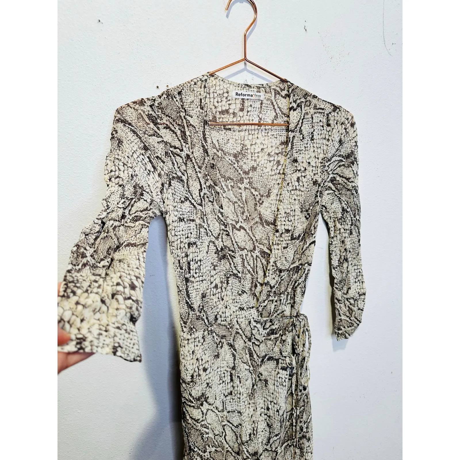 REFORMATION Grey Beige Animal Print Jaz Crepe Midi Wrap Python Snake Dress sz XS - Image 11