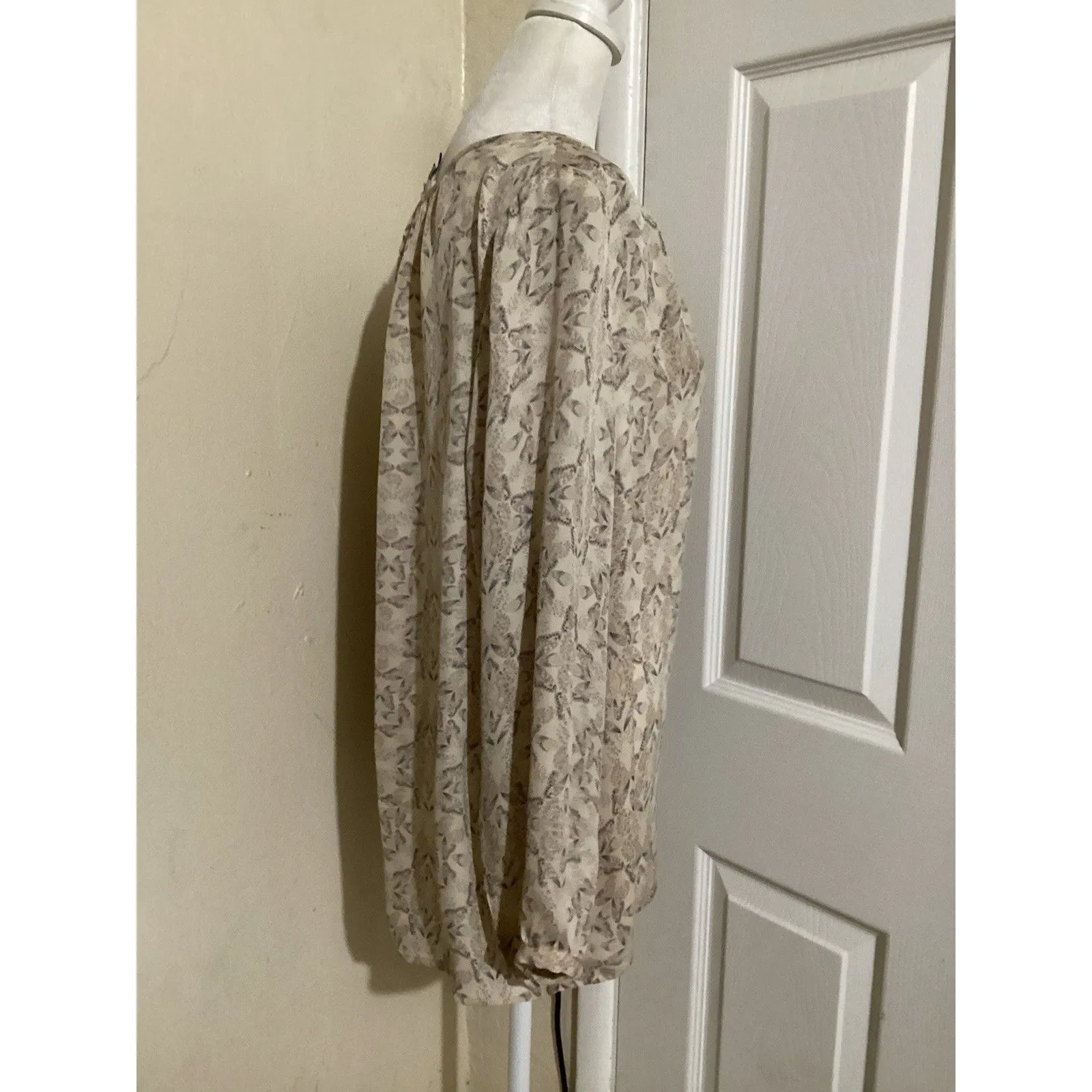 Joie Zambezi Blouse Butterfly Print 100% Silk Beige Long Sleeve L - Image 5