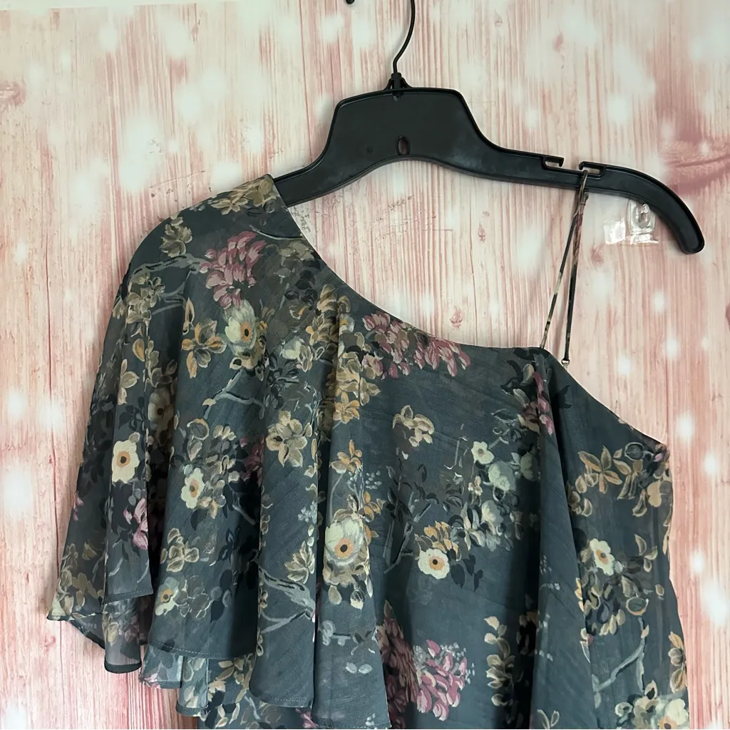 Haute Hippie One Shoulder Ruffle Floral Blouse Lux
Lisbon - Image 3