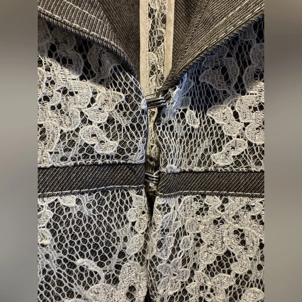 Y2K lace Bebe cropped tailored blazer size 4 Victorian style rare!! - Image 4