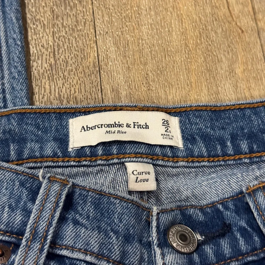 Abercrombie & Fitch Curve Love Mid Rise 90s Relaxed Jeans Size 26/2S - Image 2