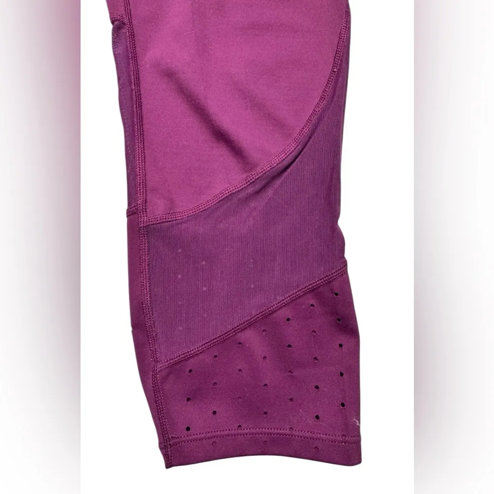 Athleta  Chaturanga Capri Athletic Legging Women’s Small - Image 7