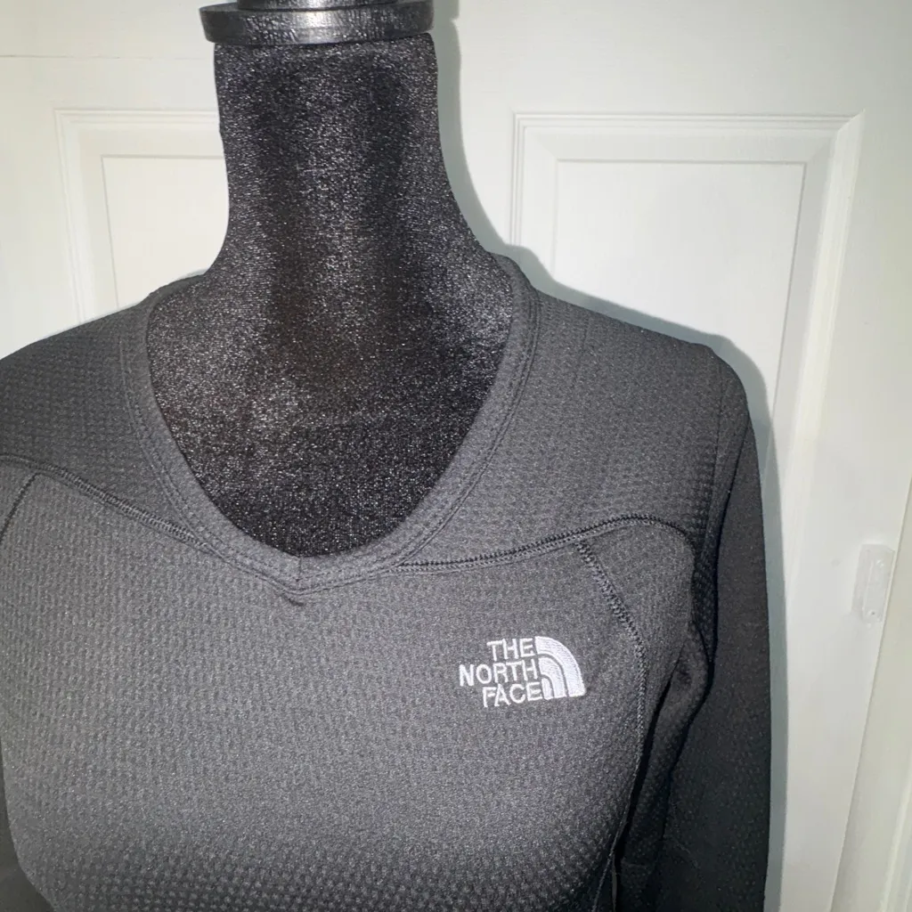 The North Face Women's Long Sleeve Black Tee - Image 2