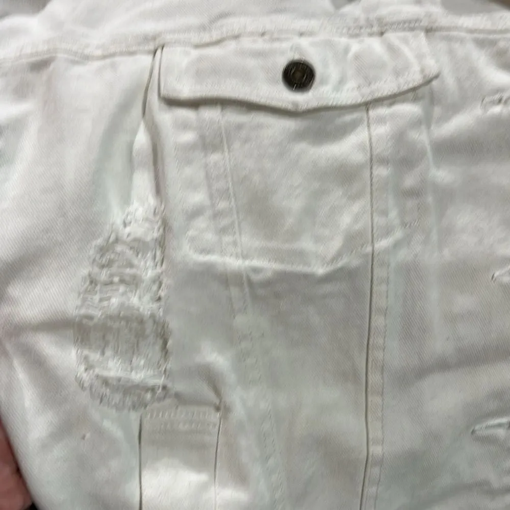 Sadie & Sage Distressed Embroidered Floral Bird Denim Jacket C28 White Size L - Image 6