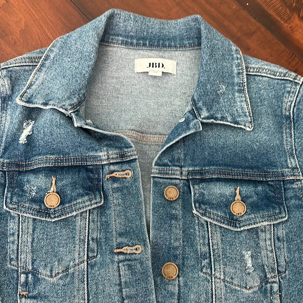 Boutique Cropped Denim Jacket Size M - Image 2