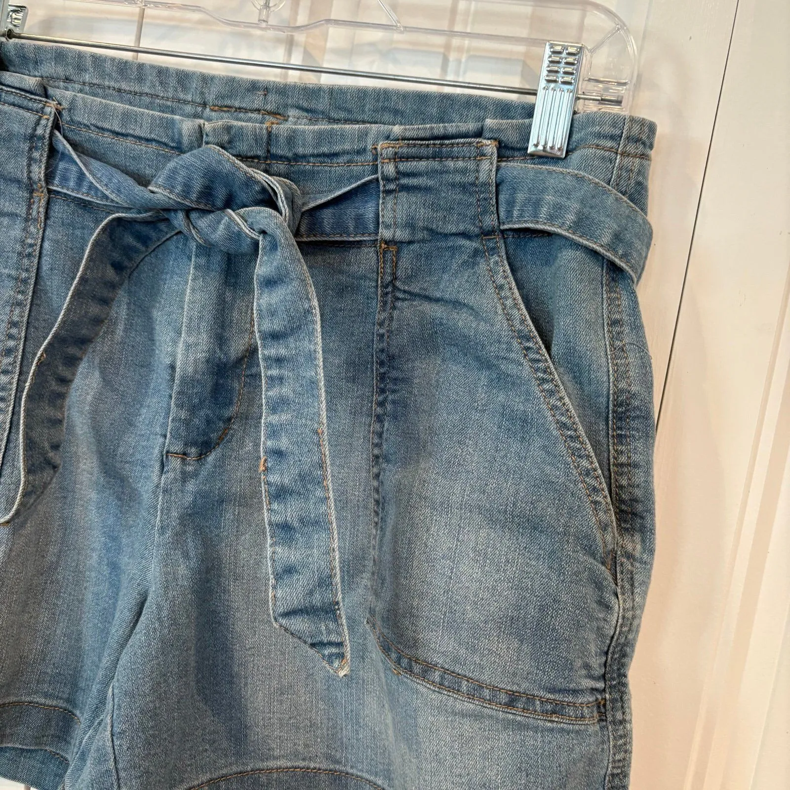 D. Jeans Denim Belted‎ Shorts Size 10 - Image 3