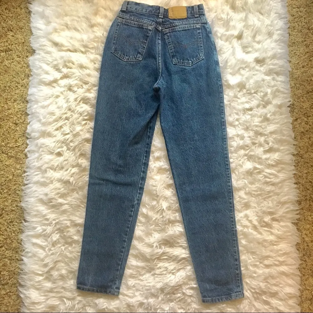Vintage High Rise Levi’s. Mom Jeans - Image 7