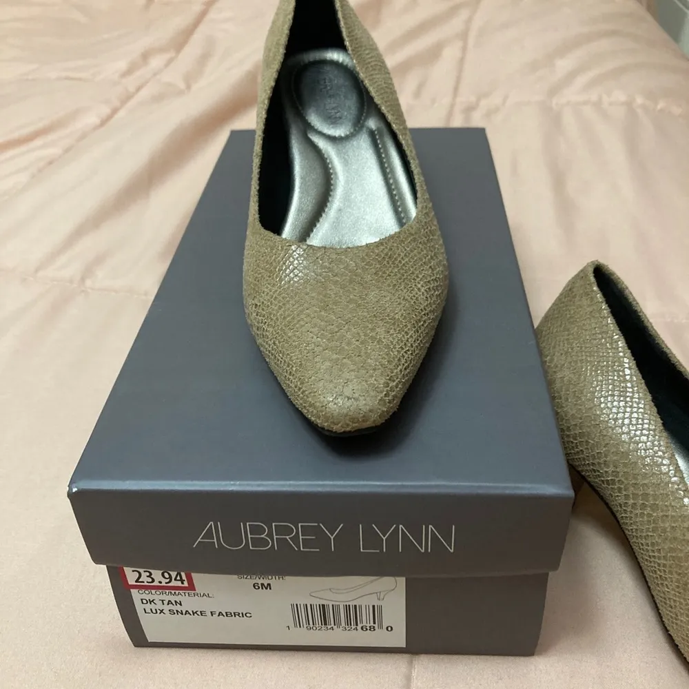 Aubrey Lynn Snakeskin Kitten Heels Tan Size 6 - Image 2