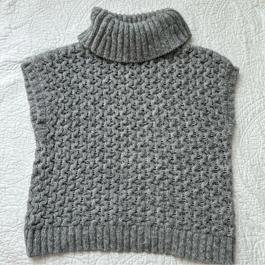 Two by Vince Camuto Grey Turtle Neck Sleeveless Sweater - Image 3