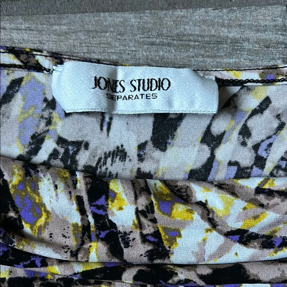 Jones Studio Black and White Graphic Relaxed Blouse - Image 2