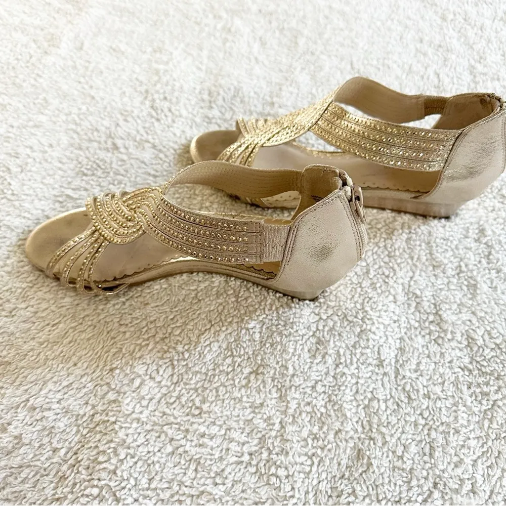 Elegant Gold Strappy Charter Club Women's Sandals - Image 5