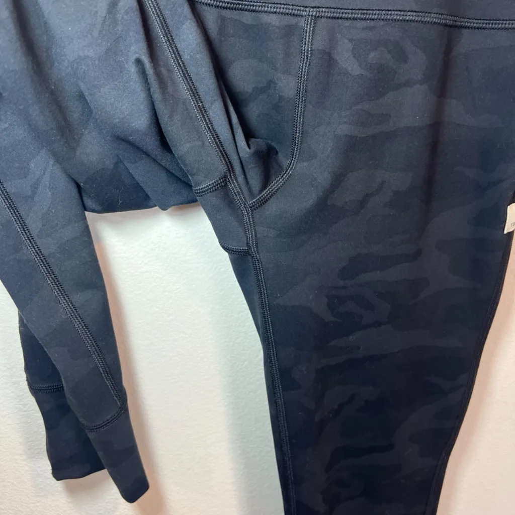 Vuori Daily Jogger Leggings Black Camo High Rise 7/8 Gym Stretch FLAW Women's XS - Image 15