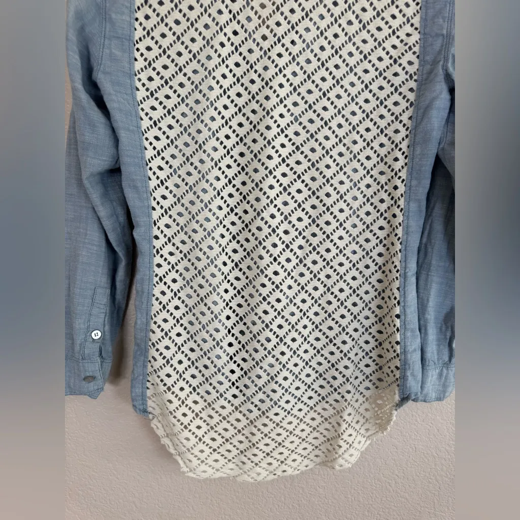 Free People Chambray & Lace Slubby Road Trip Button Down Shirt size XS - Image 10