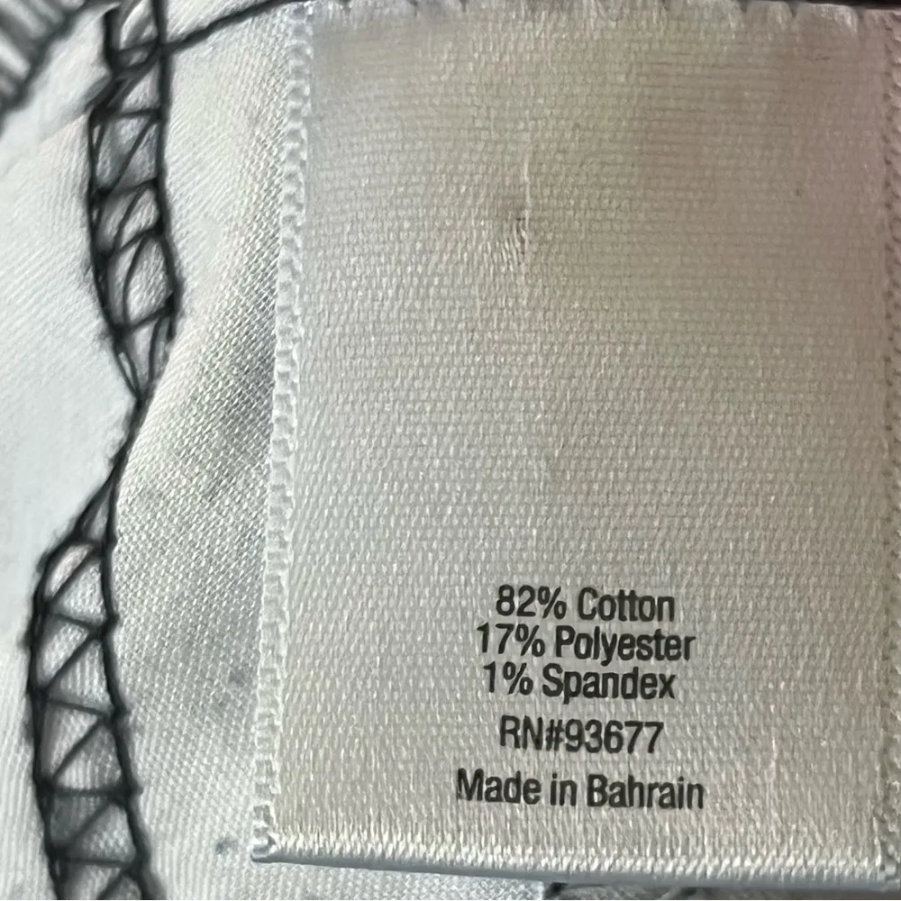 St. John’s Bay Dark Blue Stretch Denim Mid-Rise Capri Jeans Size 4 - Image 4