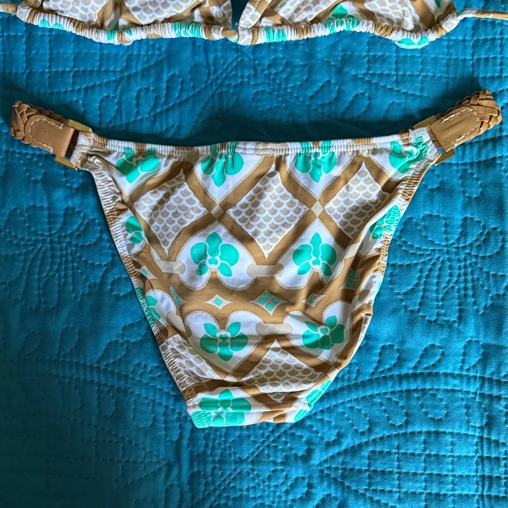 Stylish Halter Bikini with Gold and Blue Accents Green - Image 4
