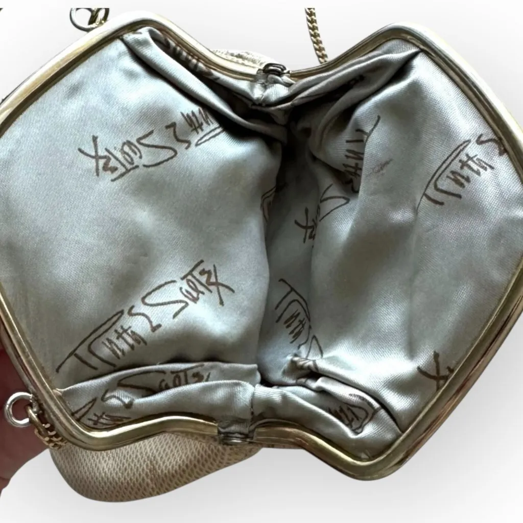 RARE OOAK American Vintage Ruth Saltz Embossed Cream Leather Crossbody Purse - Image 4