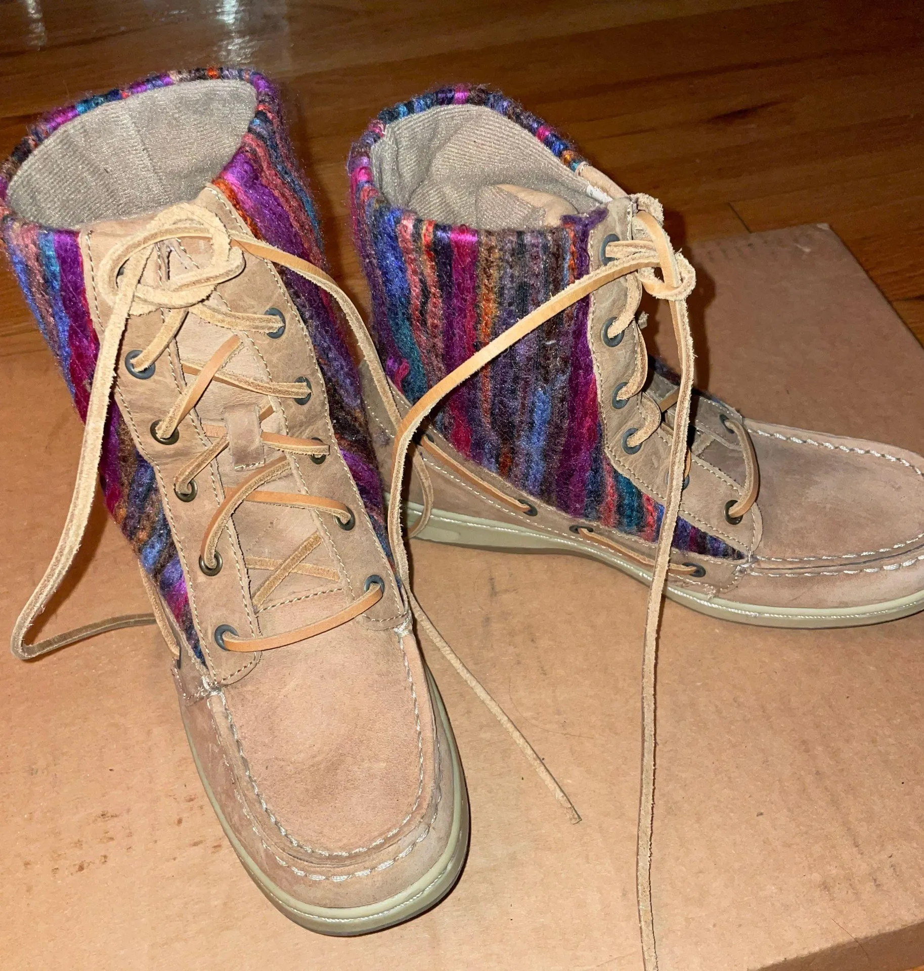Tropical Moccasin Boots Multiple Size 6 - Image 3