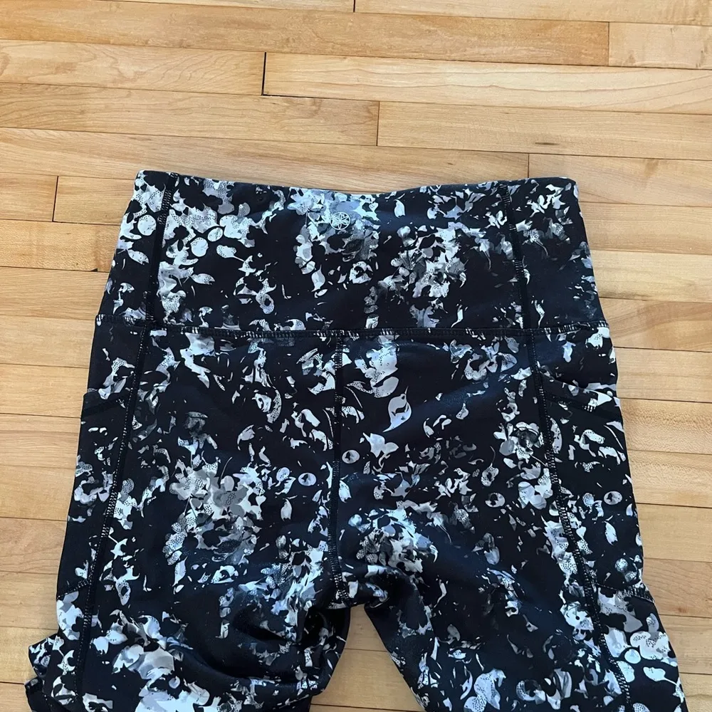 Gaiam floral leggings - Image 3