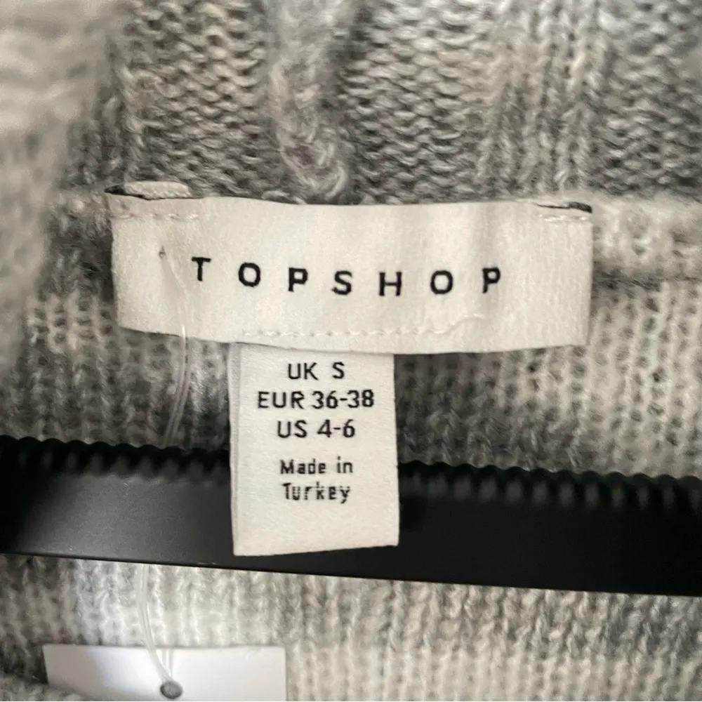 NWT Topshop Funnel Neck Sweater in Gray Tiger Animal Print Size 4-6 - Image 3