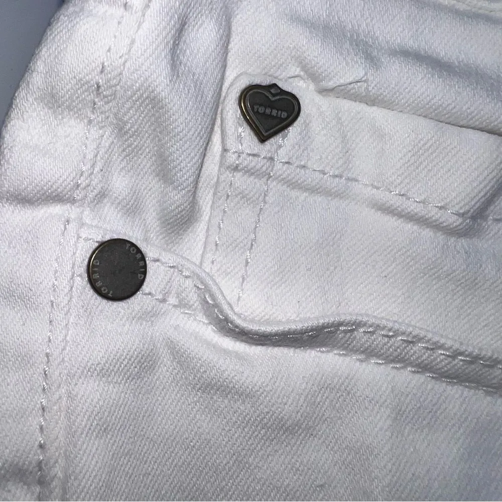 Torrid Women's White Cotton Blend Summer Mom Jean Shorts w/Leg Vents-Size 24 - Image 5