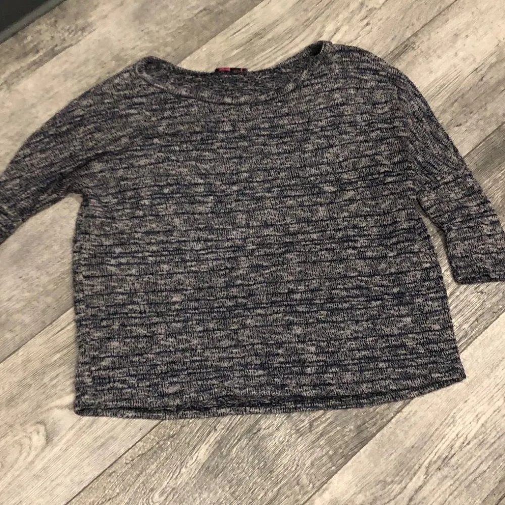 Joyce Leslie Short Grey and Navy Light Sweater 3/4 Sleeves Crew Neck - Image 3